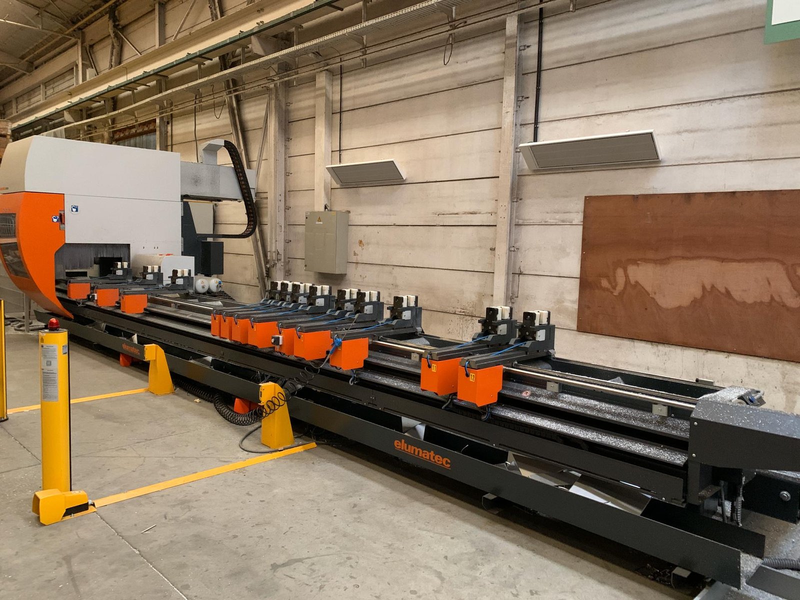 Verwarming industriehal zuinig en goedkoop met infrarood verwarming